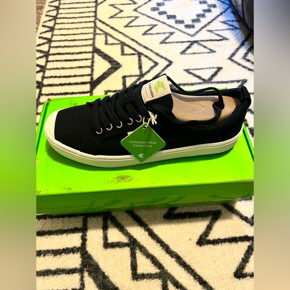 NWT Cariuma OCA Low Black Canvas Sneaker - Picture 3 of 6